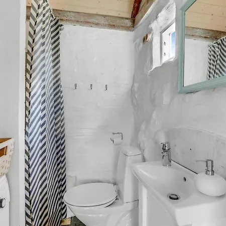 1 Bedroom Awesome In Prázdninový dům