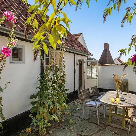 1 Bedroom Awesome In *