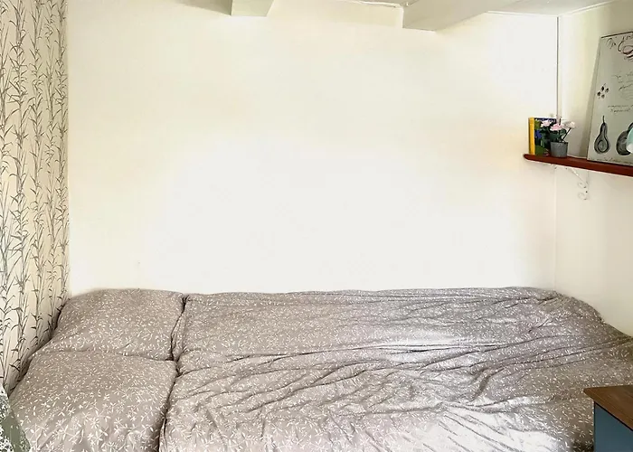 Prázdninový dům 1 Bedroom Awesome In *